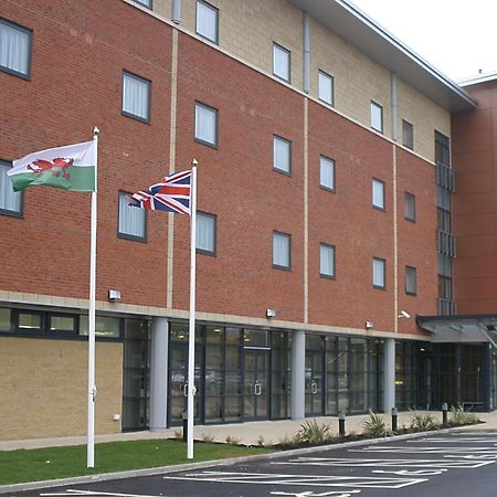 Ramada Plaza Wrexham Otel Dış mekan fotoğraf