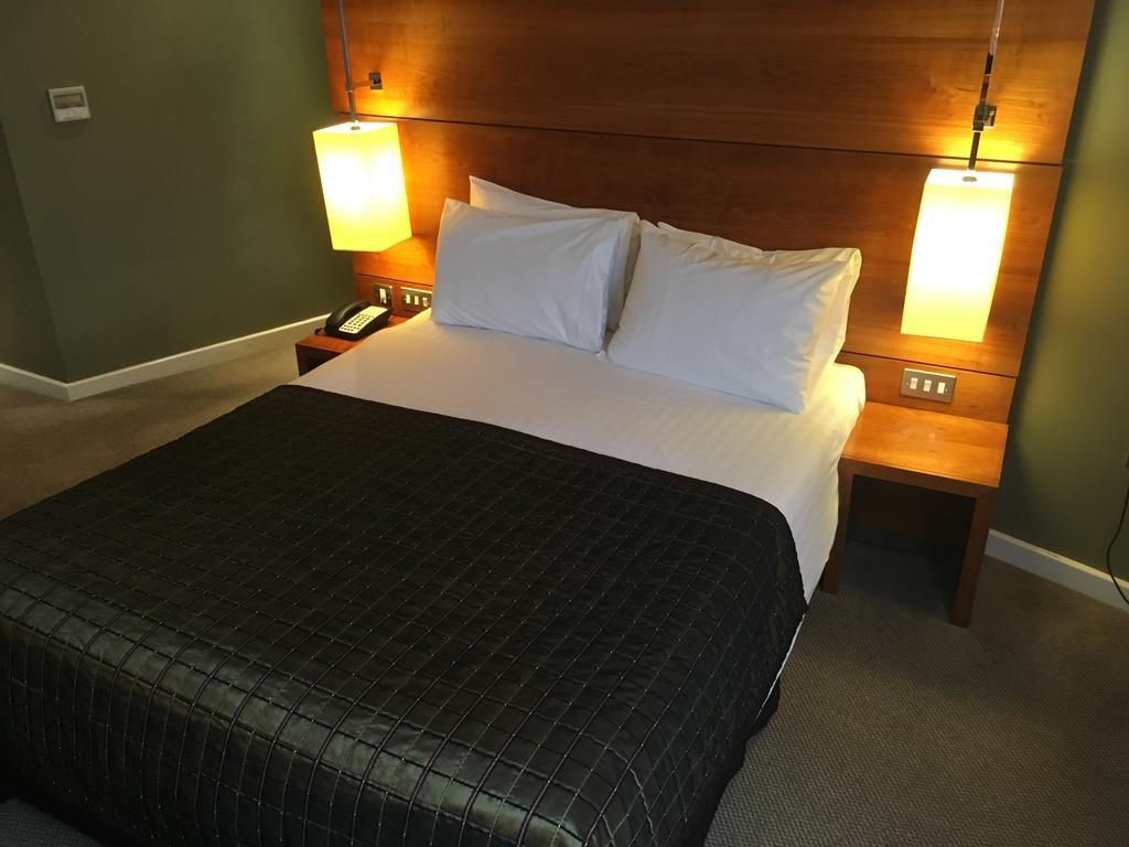 Ramada Plaza Wrexham Otel Dış mekan fotoğraf