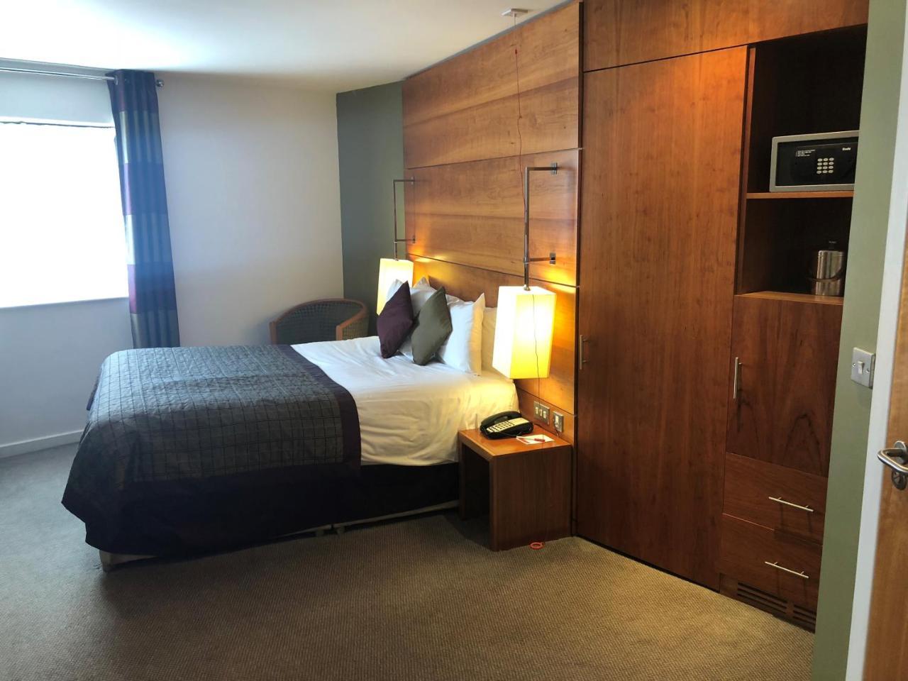 Ramada Plaza Wrexham Otel Dış mekan fotoğraf