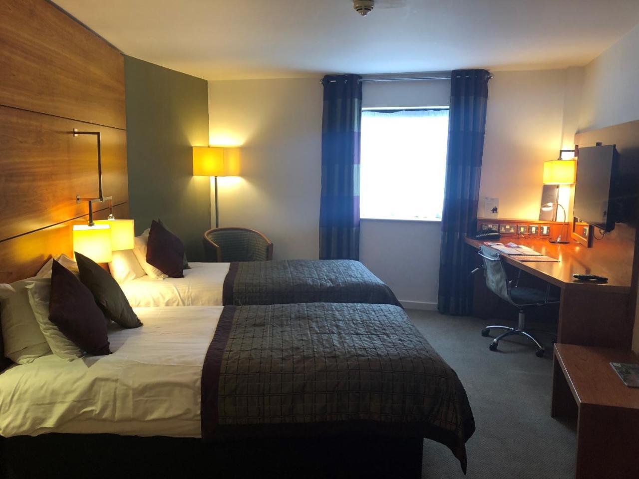 Ramada Plaza Wrexham Otel Dış mekan fotoğraf